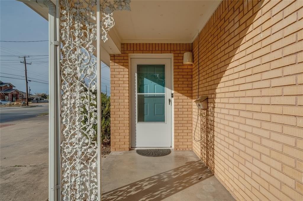 3273 Lackland Rd - Photo 5 of 40