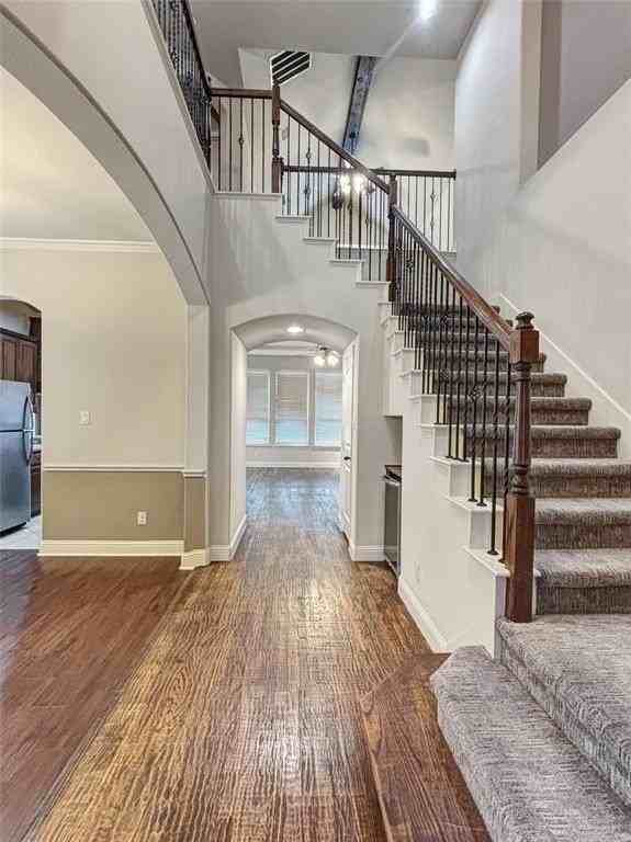 341 Oxford Pl - Photo 4 of 24