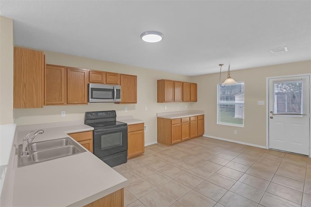 5603 Rumford Trl - Photo 7 of 25