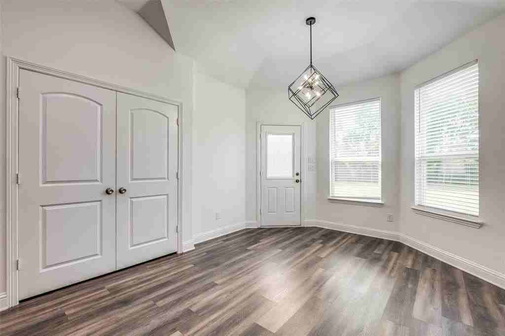 2918 Morgan Dr - Photo 2 of 12