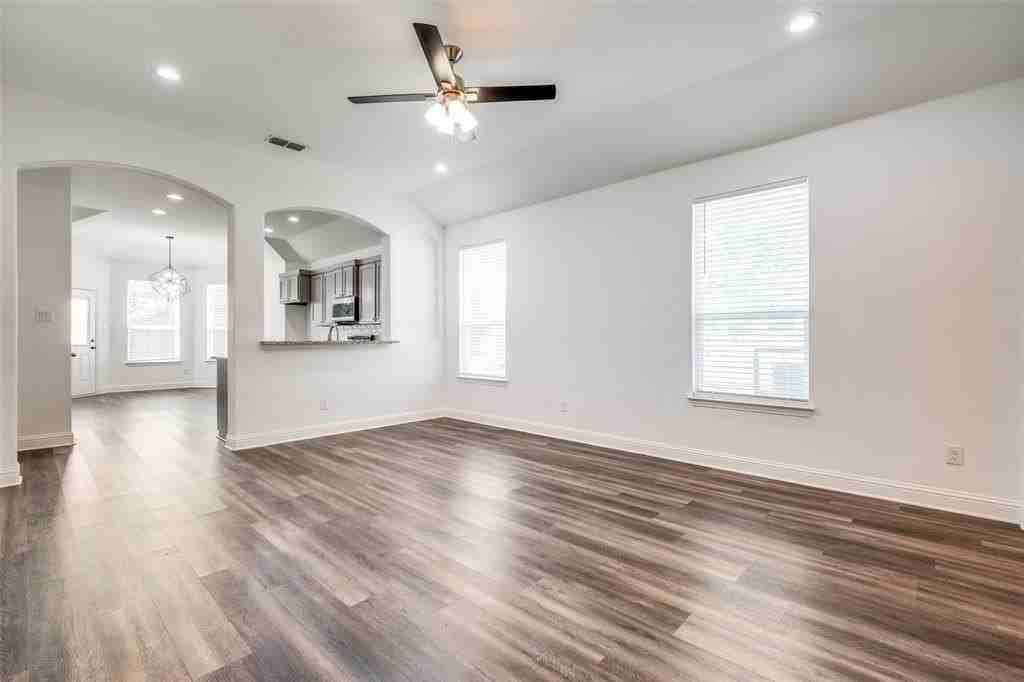 2918 Morgan Dr - Photo 3 of 12