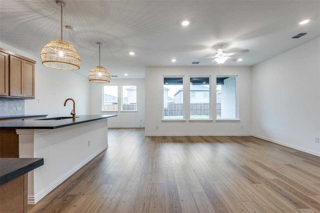 603 Declaration Dr - Photo 6 of 24