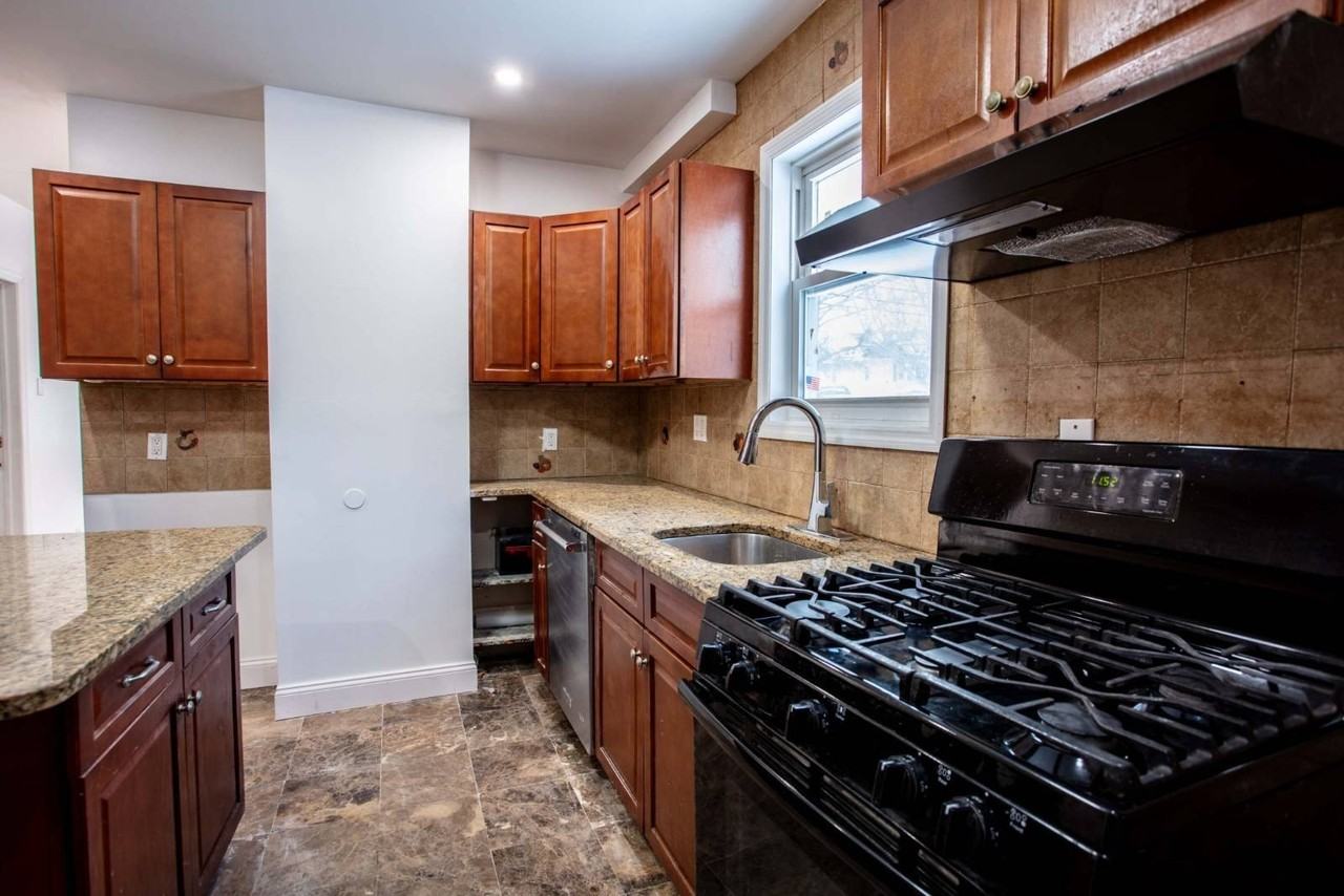 222 Lowell Ave #1stFL - Photo 6 of 7