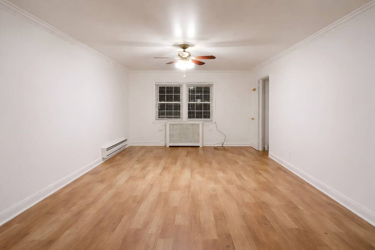 10852 63rd Dr #2 - Photo 2 of 12