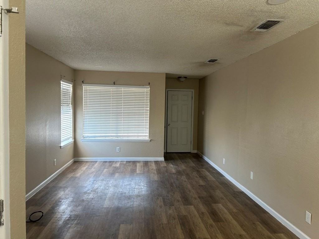 725 Duke Ave - Photo 3 of 10