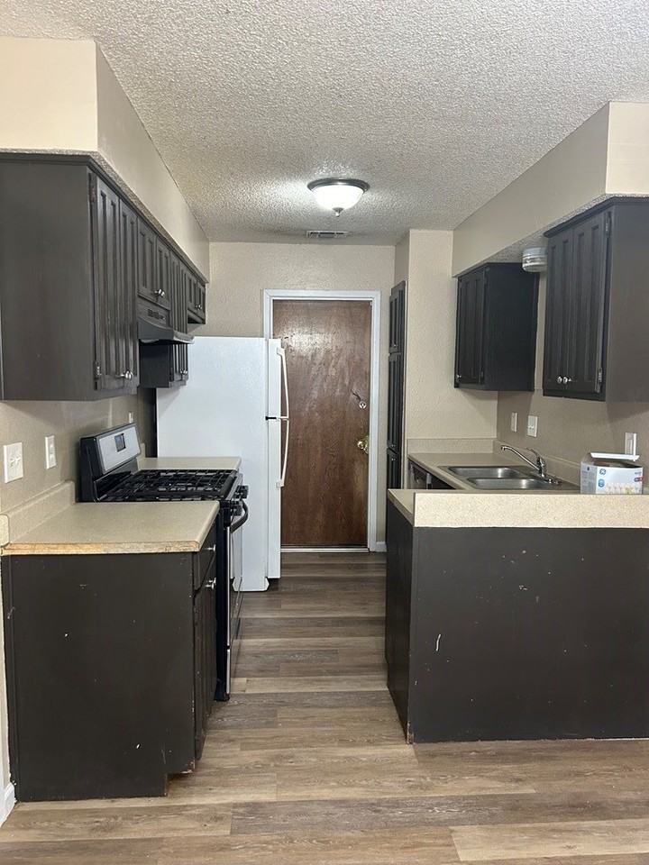 725 Duke Ave - Photo 5 of 10