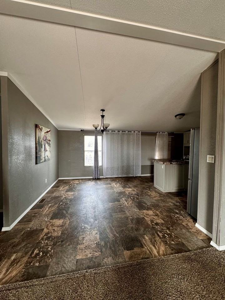 10136 W University Blvd - Photo 2 of 9