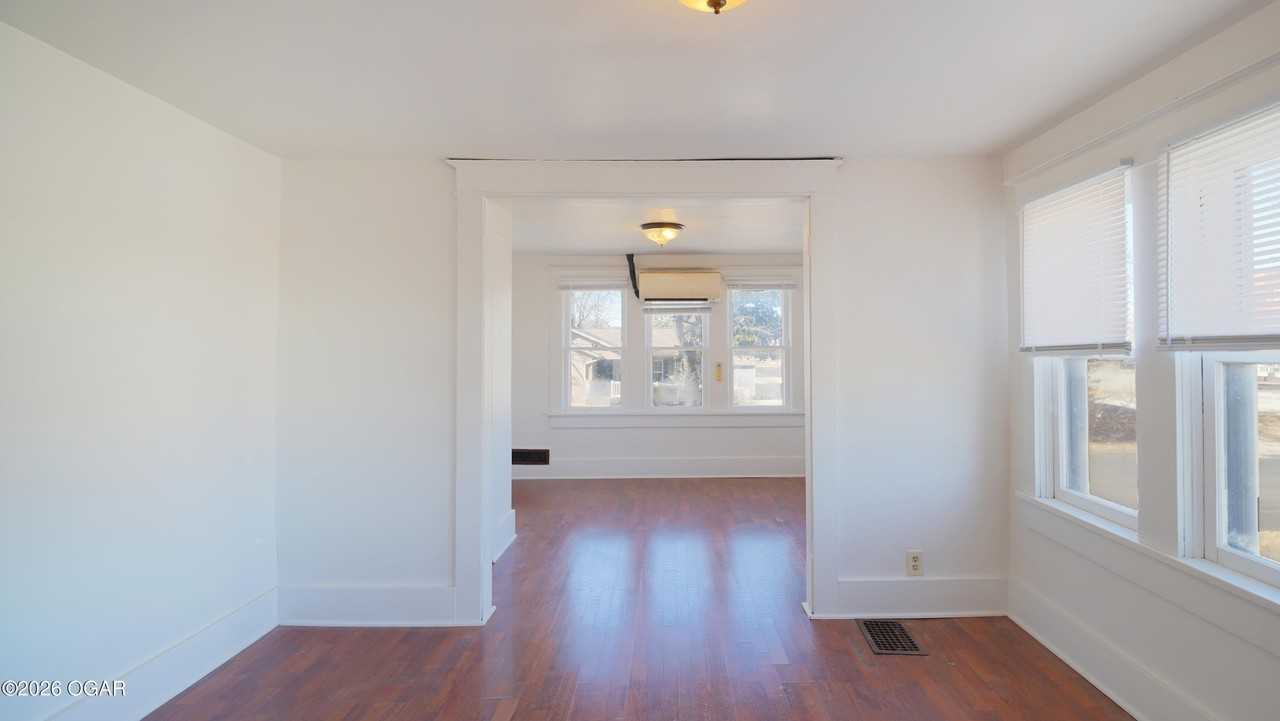 725 S Pennsylvania Ave Apt 2 - Photo 3 of 9