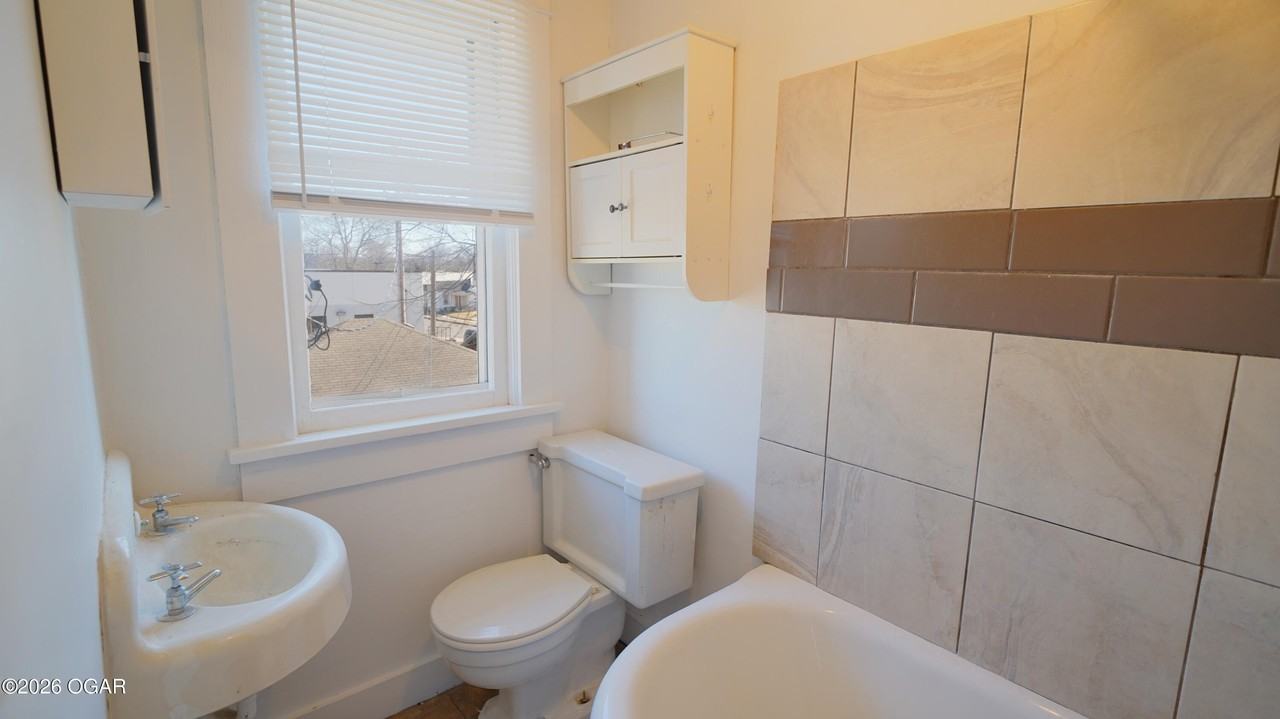 725 S Pennsylvania Ave Apt 2 - Photo 7 of 9