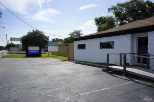 featured image of 3480 Barrancas Ave