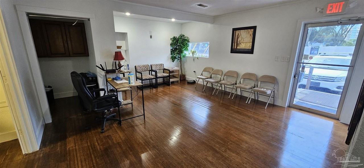 3480 Barrancas Ave - Photo 4 of 10