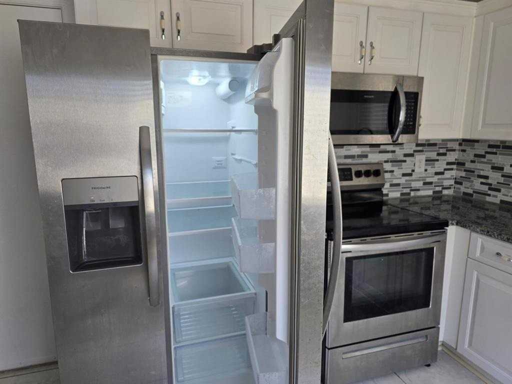 4768 Sw 14th Ct - Photo 3 of 25