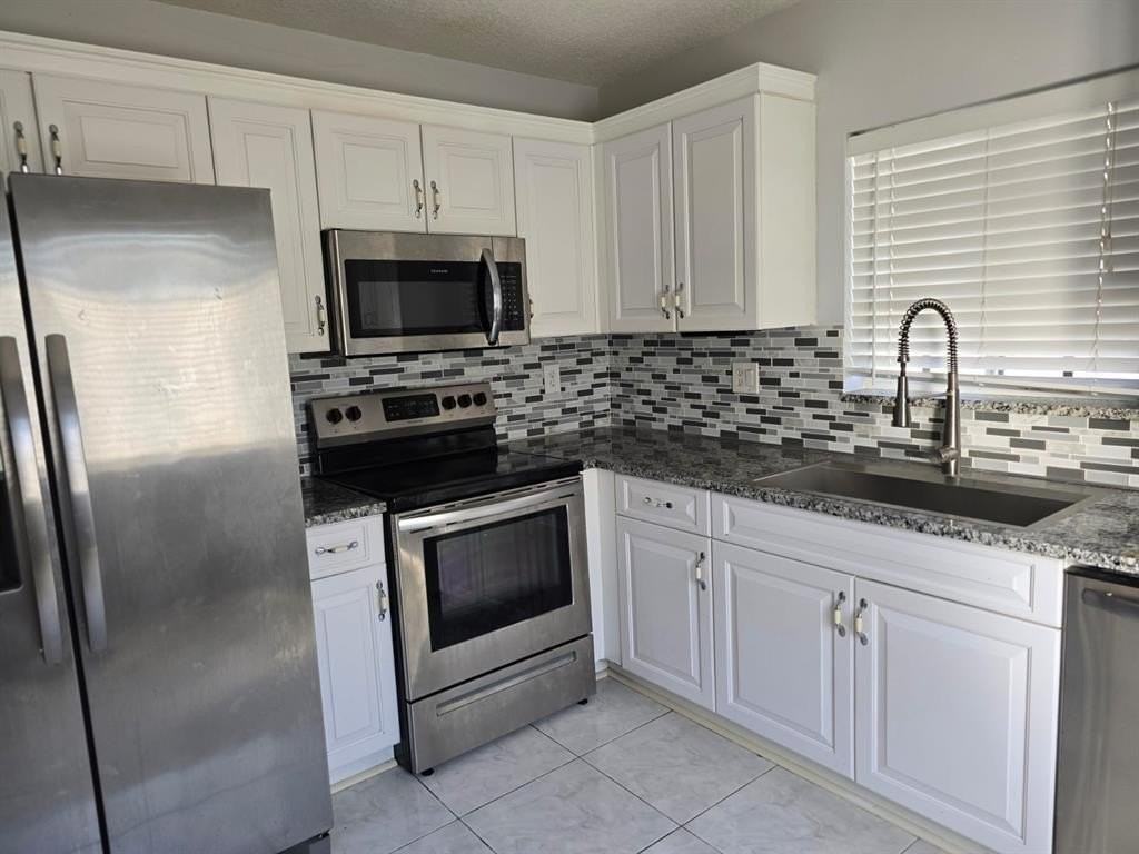 4768 Sw 14th Ct - Photo 5 of 25