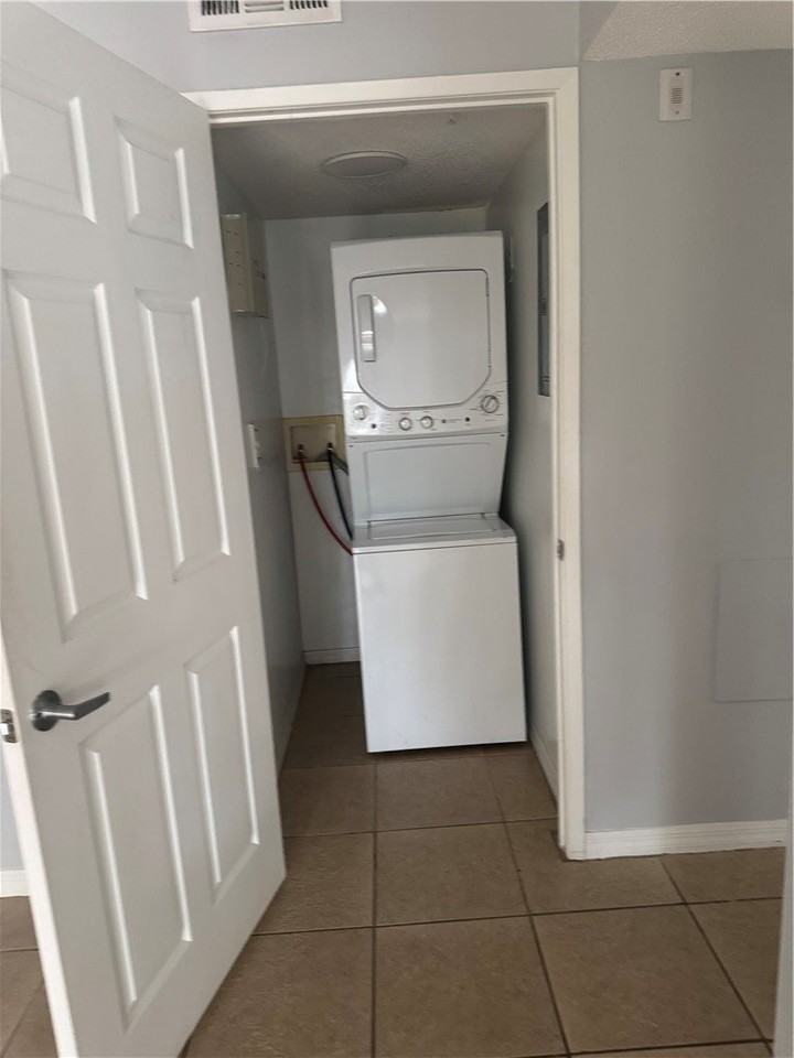 1670 N 42nd Cir Apt 105 #105 - Photo 5 of 10