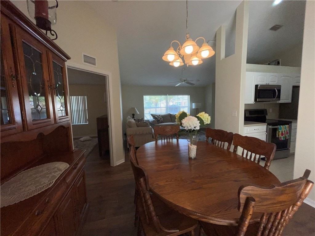 962 Montrose Ave - Photo 4 of 30