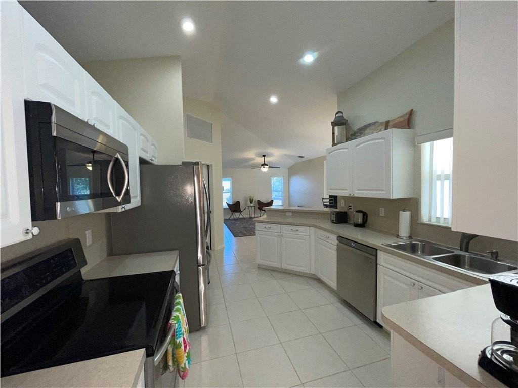 962 Montrose Ave - Photo 5 of 30