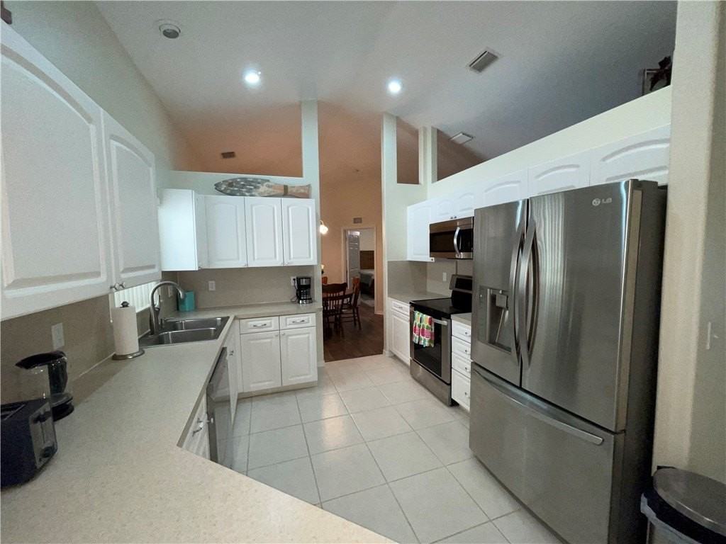 962 Montrose Ave - Photo 6 of 30