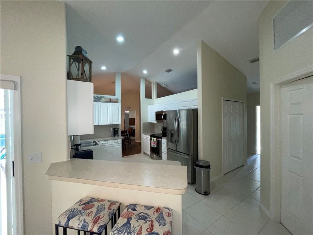 962 Montrose Ave - Photo 7 of 30