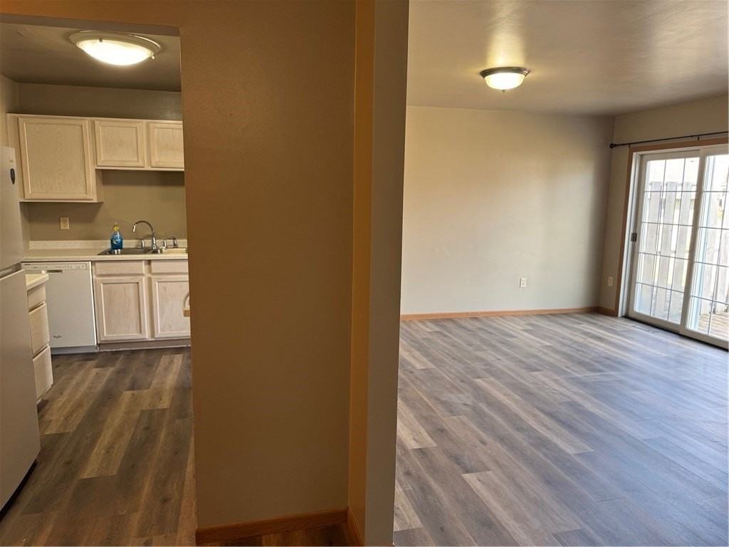 613 E Gates St - Photo 7 of 14