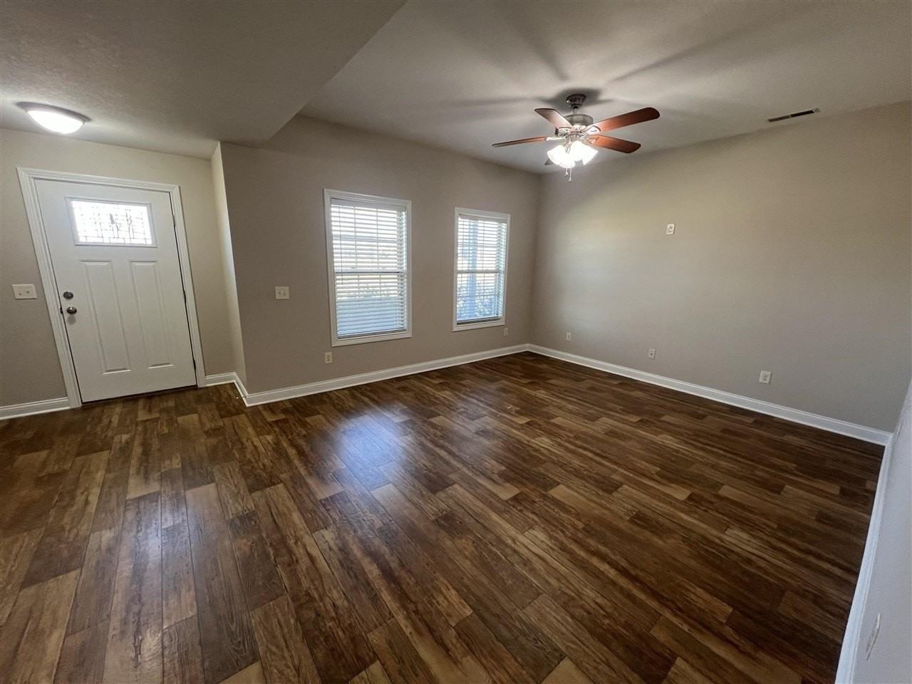 593 Springfield Blvd - Photo 7 of 27