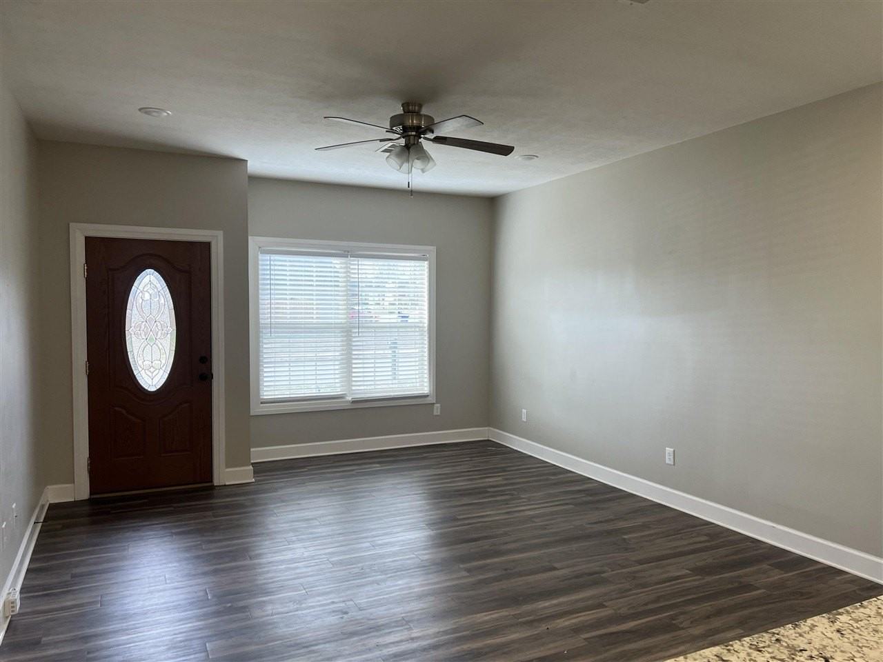 1126 Springfield Blvd - Photo 4 of 15