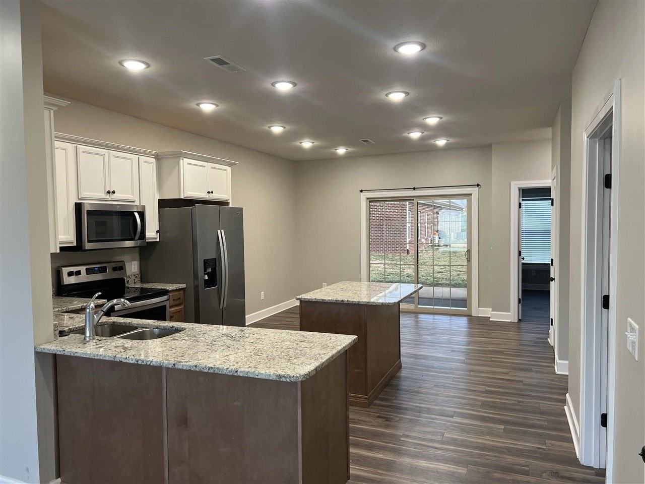 1126 Springfield Blvd - Photo 6 of 15