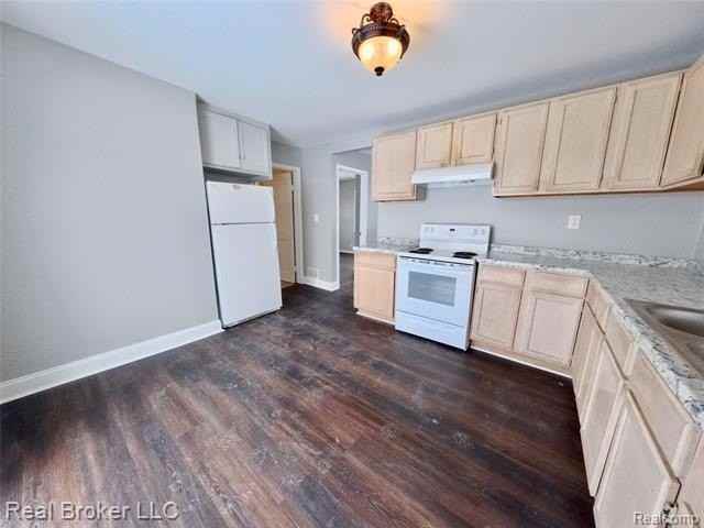 26270 Grandmont St - Photo 3 of 35