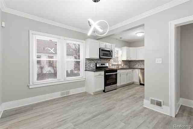 6433 Globe St - Photo 6 of 13