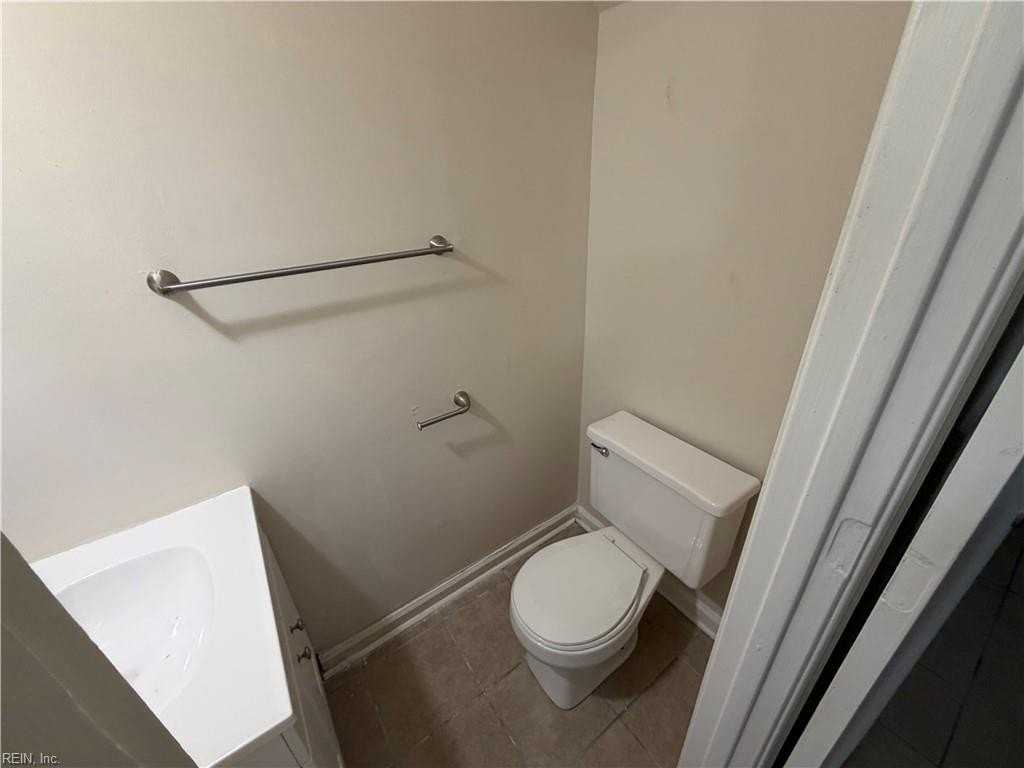 700 Kecoughtan Rd #C - Photo 6 of 11