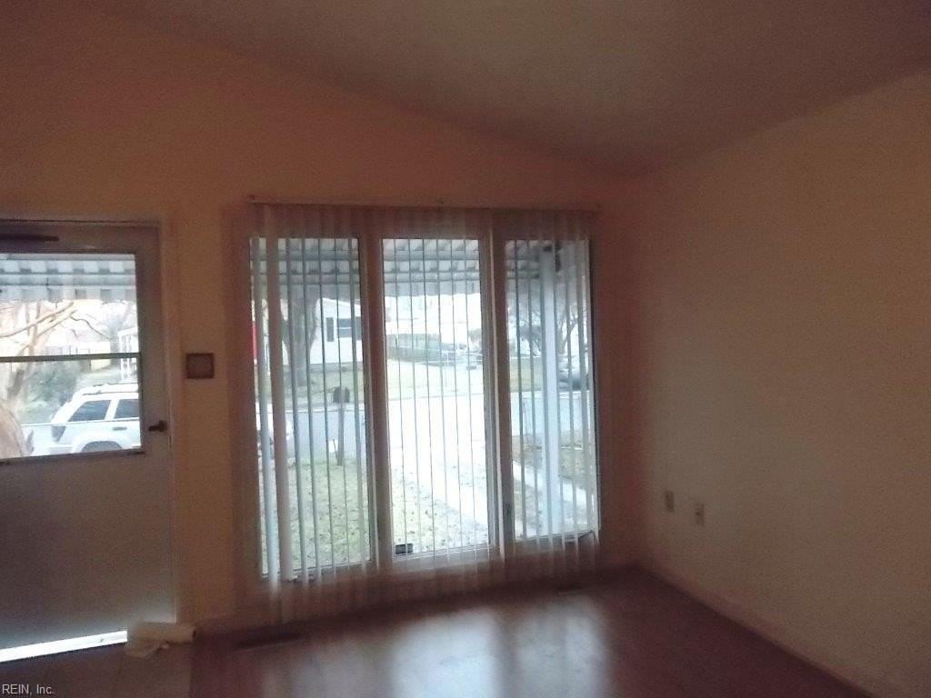 902 W Russell Ct - Photo 3 of 10