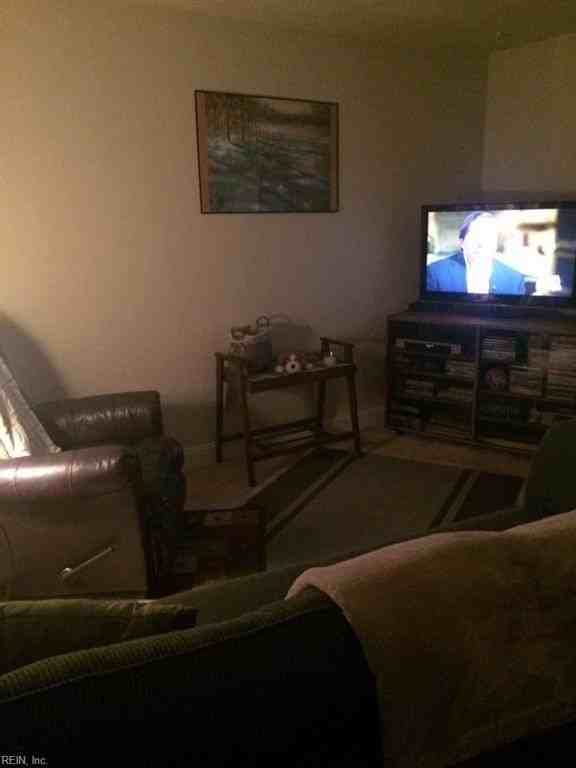 837 23rd St - Photo 5 of 7