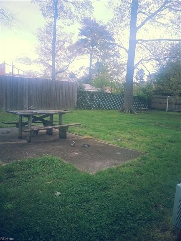 837 23rd St - Photo 6 of 7