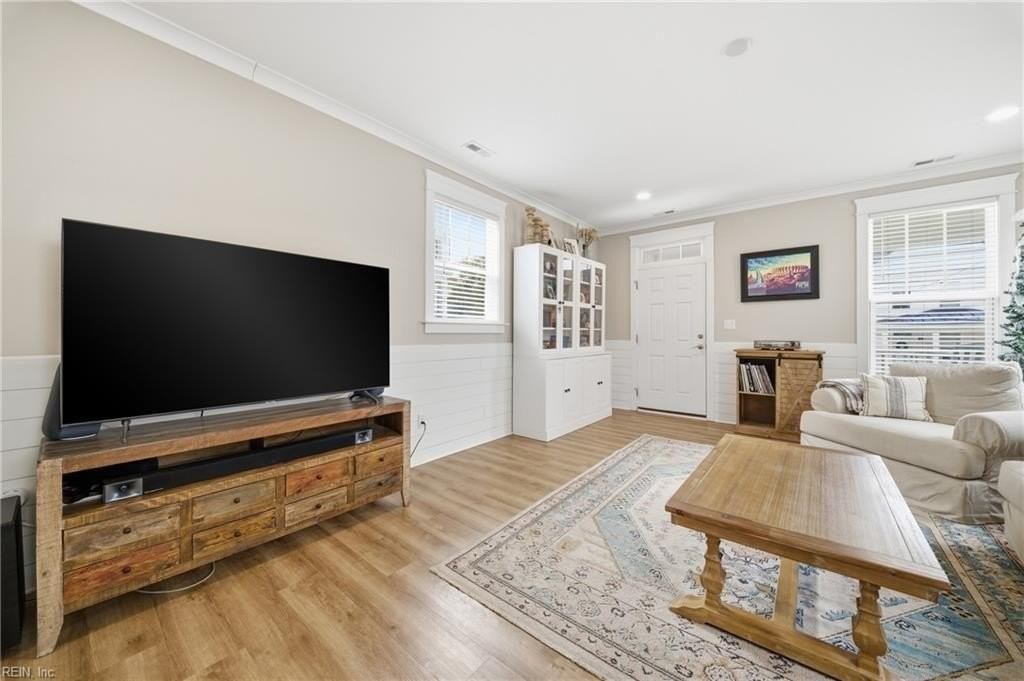 9610 7th Bay St - Photo 6 of 36