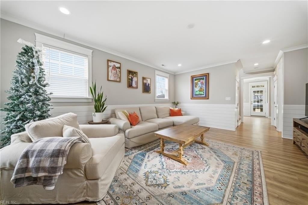 9610 7th Bay St - Photo 7 of 36