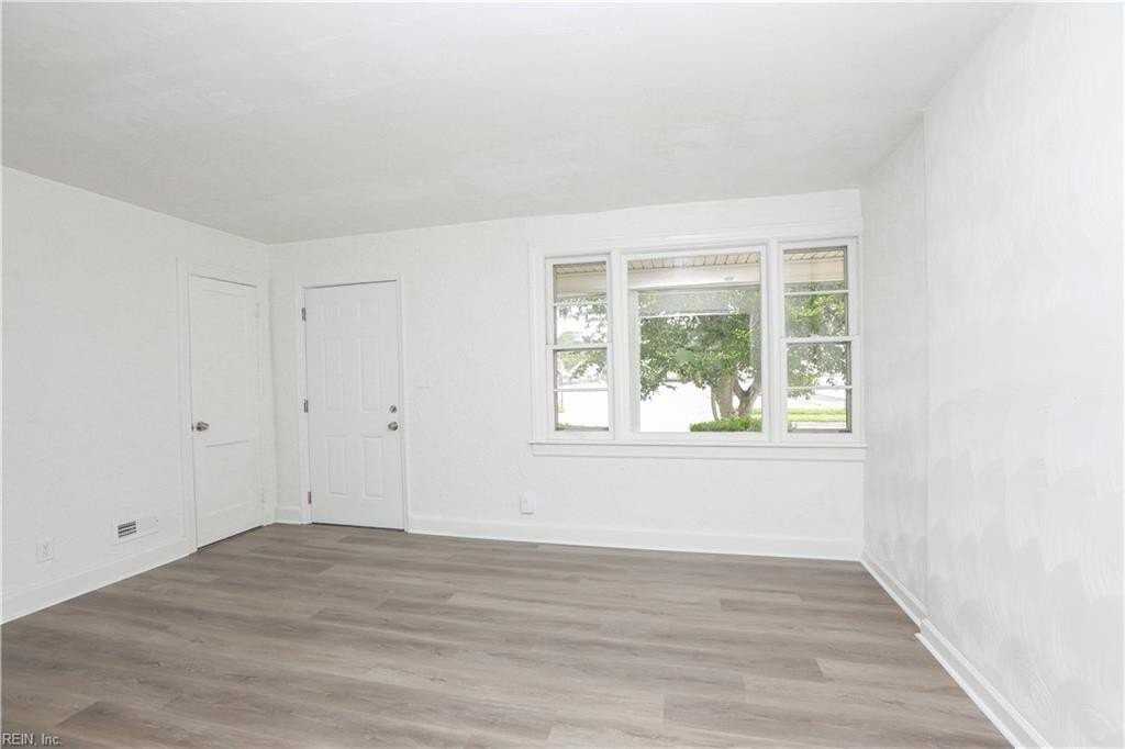 4729 Pinehurst Ave #C - Photo 2 of 21