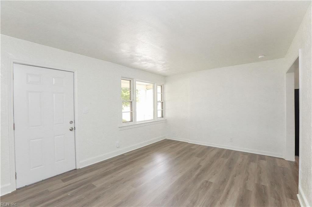 4729 Pinehurst Ave #C - Photo 3 of 21