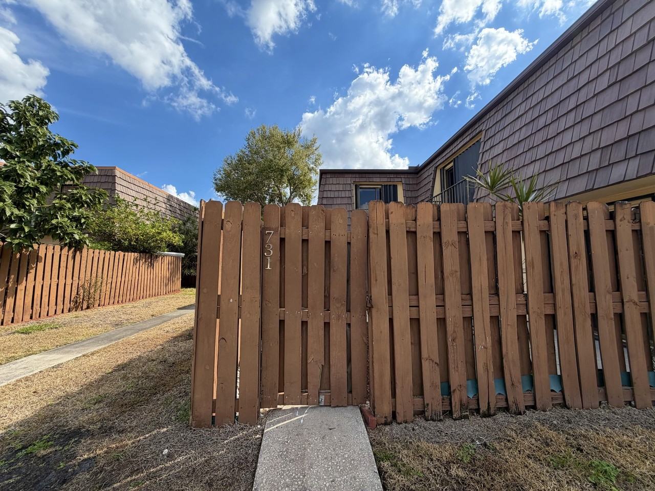 731 Springdale Cir - Photo 2 of 33