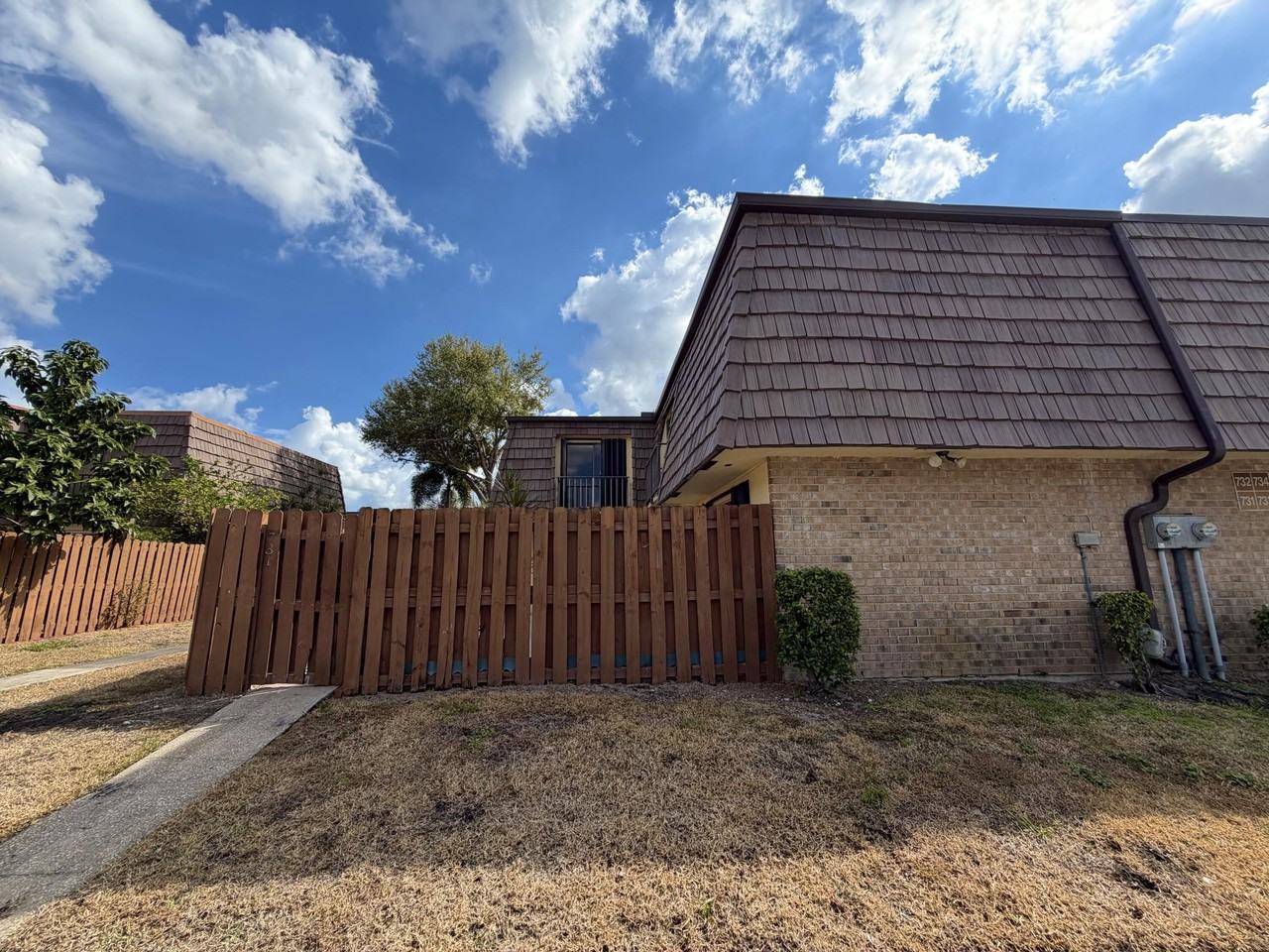 731 Springdale Cir - Photo 3 of 33