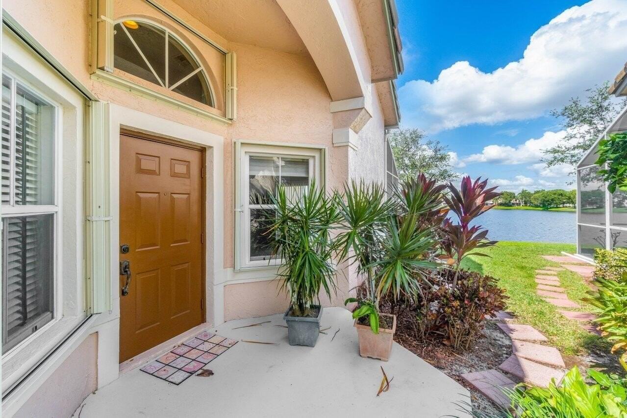 10679 Lake Shore Dr - Photo 2 of 24