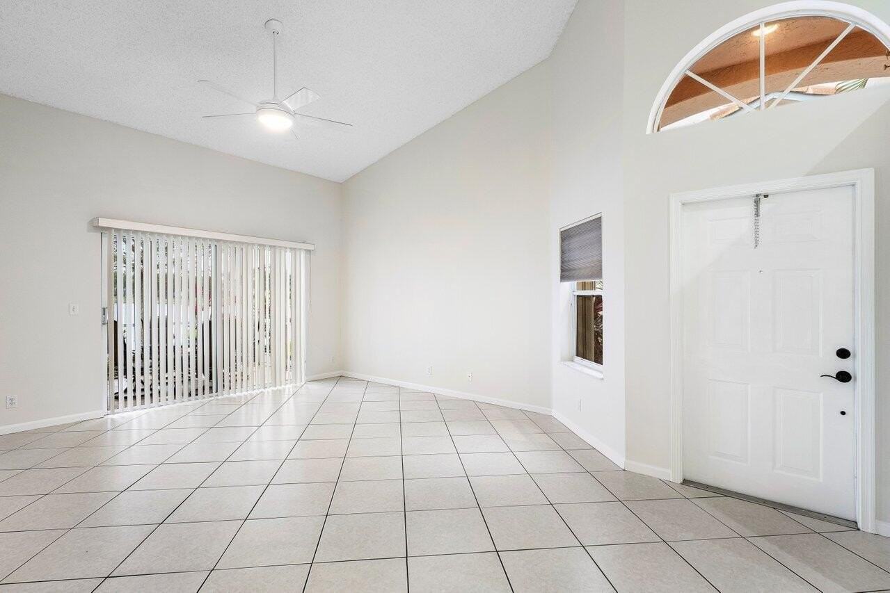 10679 Lake Shore Dr - Photo 3 of 24