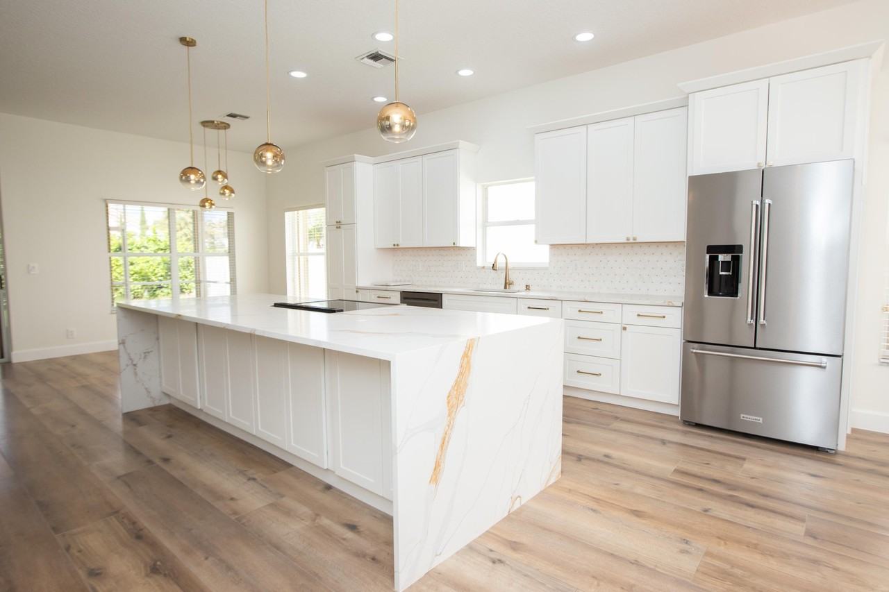 10881 La Salinas Cir - Photo 3 of 43