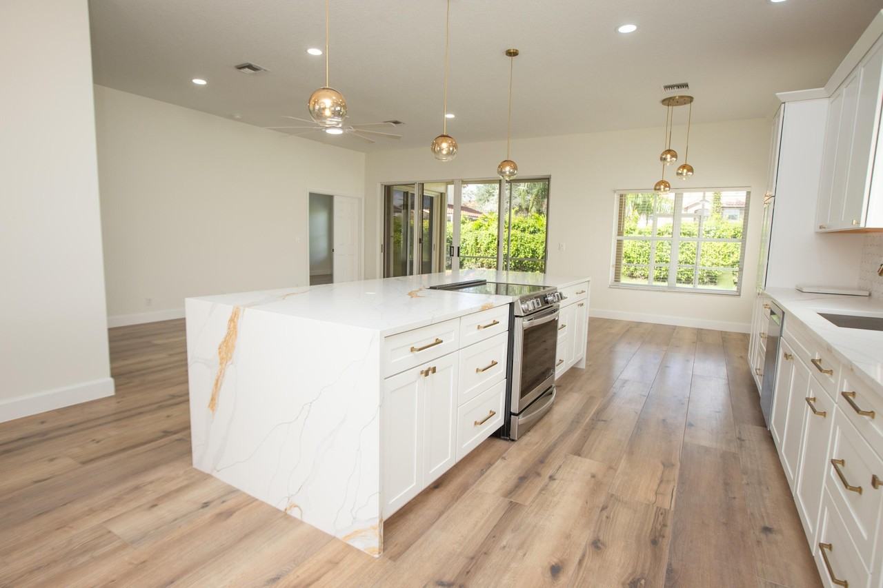 10881 La Salinas Cir - Photo 4 of 43