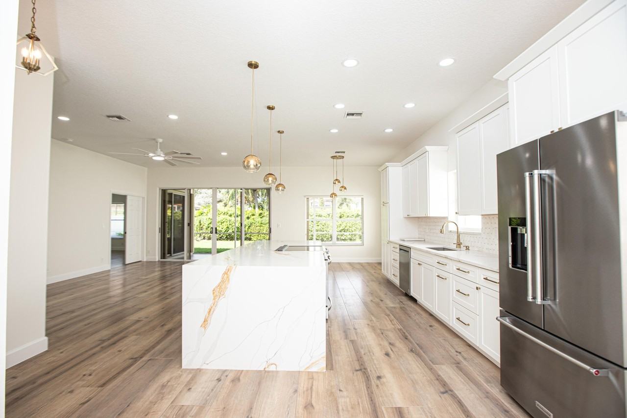 10881 La Salinas Cir - Photo 5 of 43