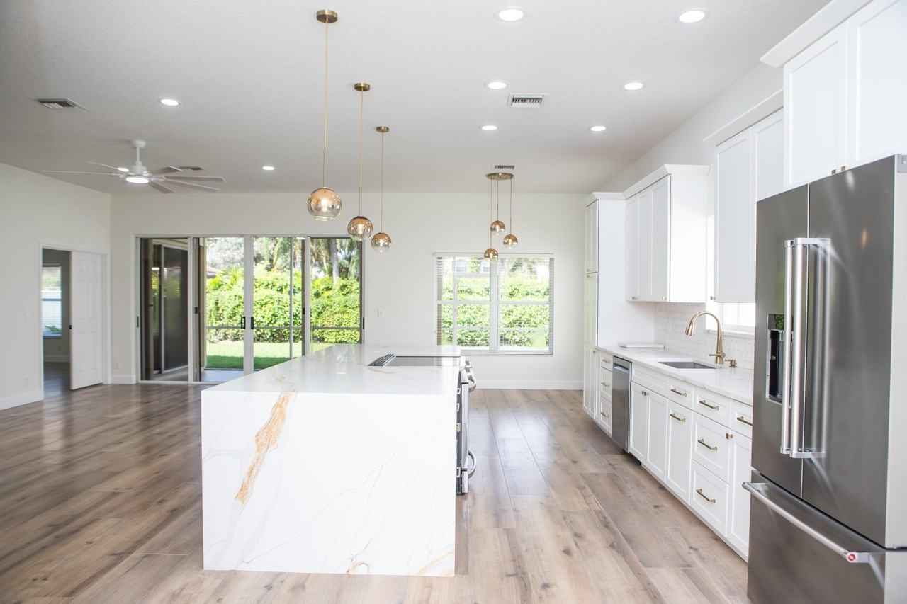 10881 La Salinas Cir - Photo 6 of 43