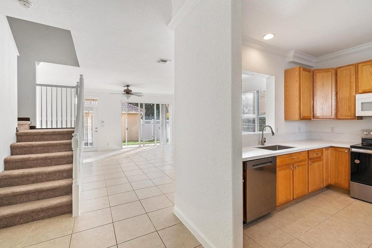 8050 Murano Cir - Photo 5 of 24