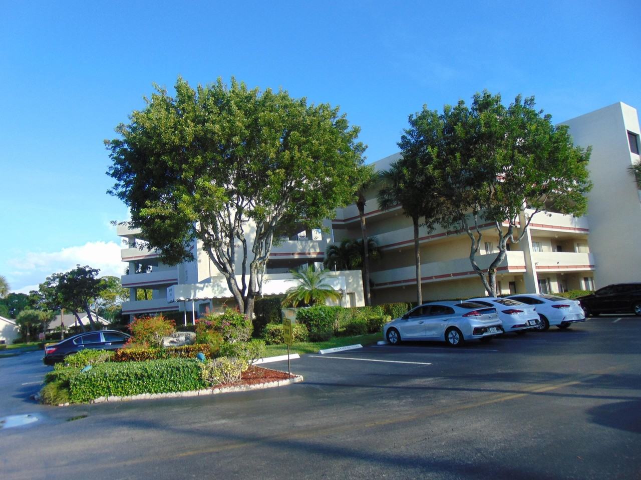 3186 Via Poinciana #310 - Photo 5 of 16