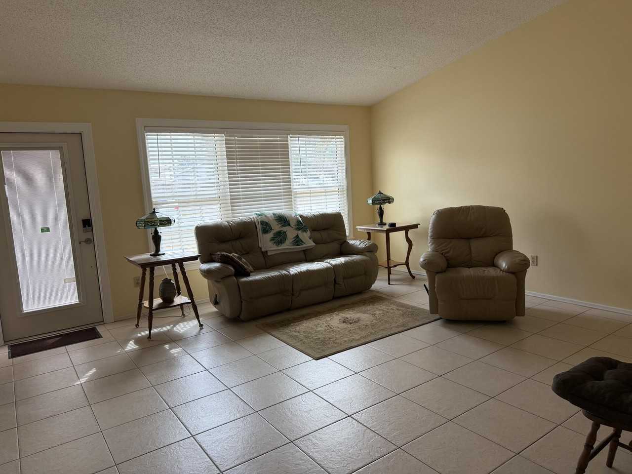 404 Ne Camelot Dr - Photo 5 of 32