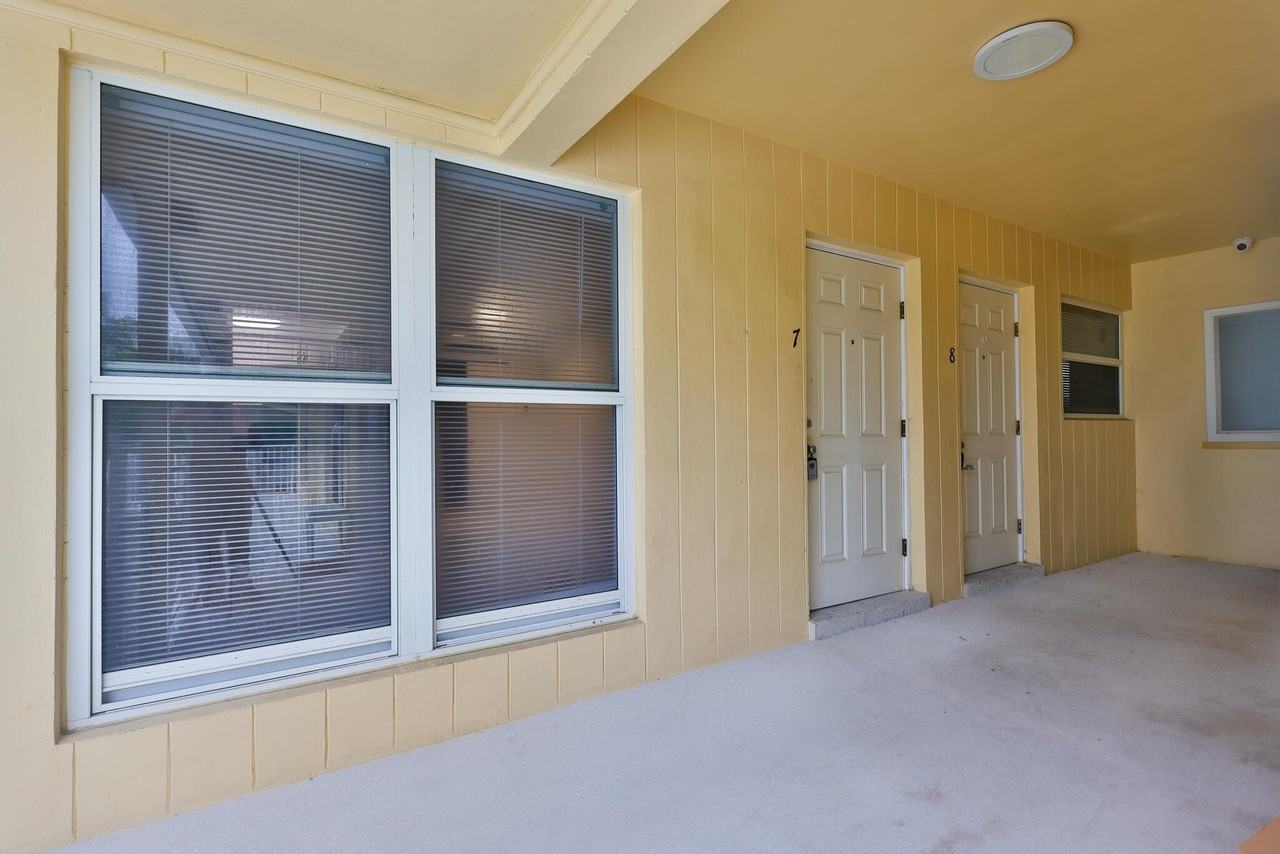 391 Se 19th Ave #7 - Photo 5 of 13