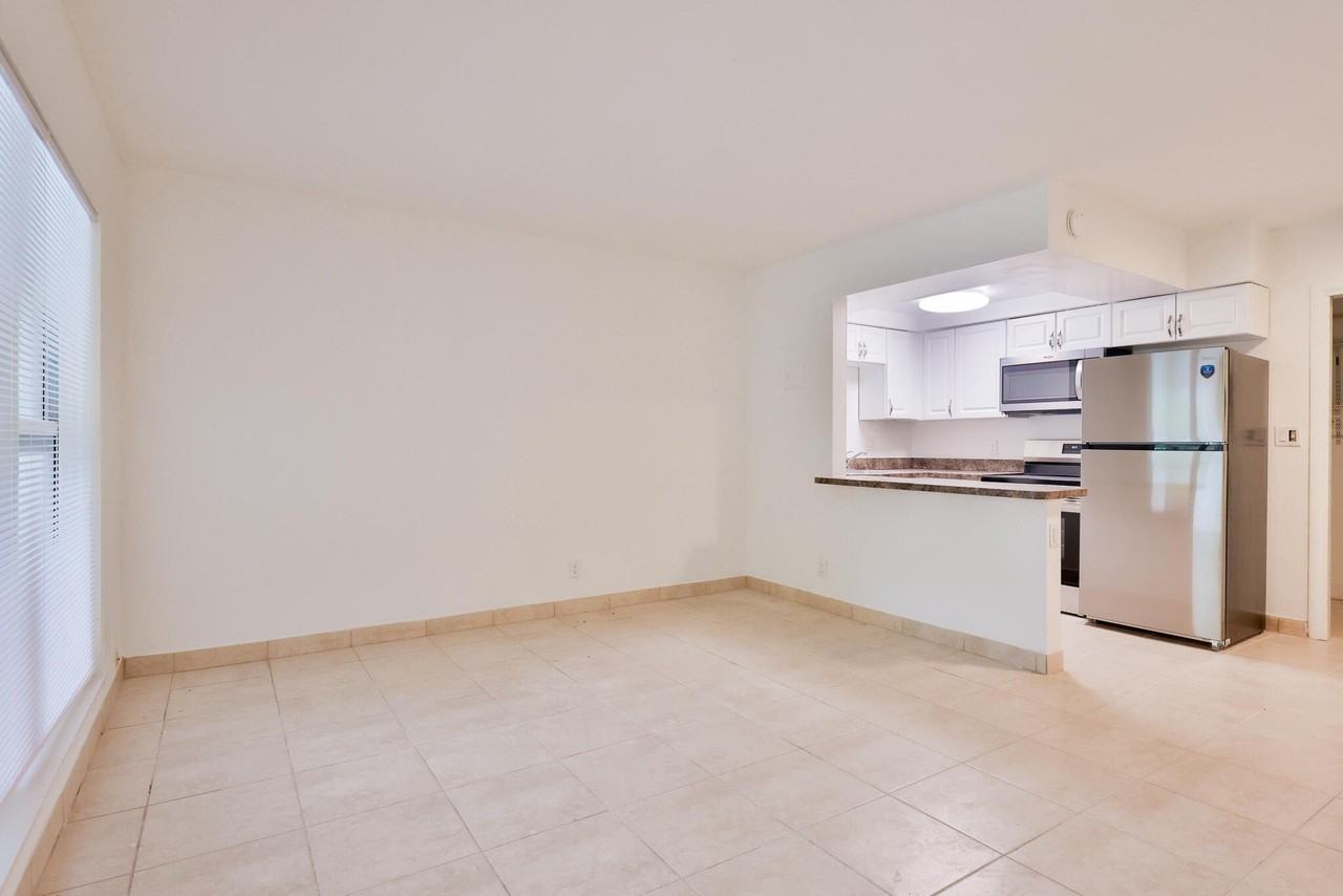 391 Se 19th Ave #7 - Photo 6 of 13