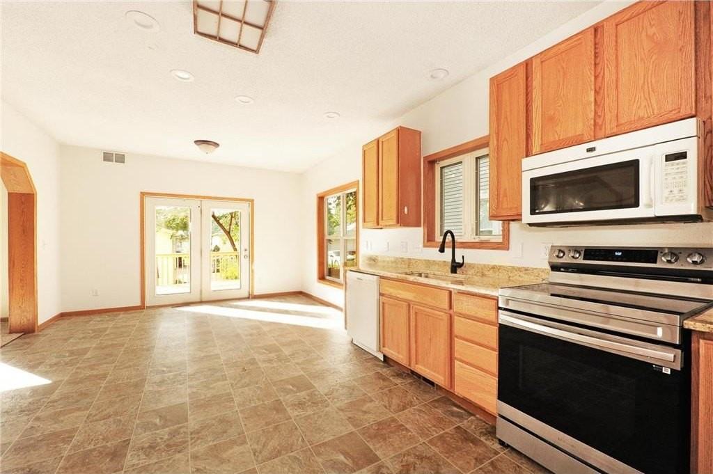 1065 23rd Ave Se - Photo 3 of 24